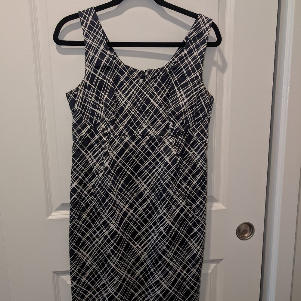 Sleeveless Sheath Dress with pockets, size 10